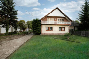 Vadkacsa apartmanház medencével